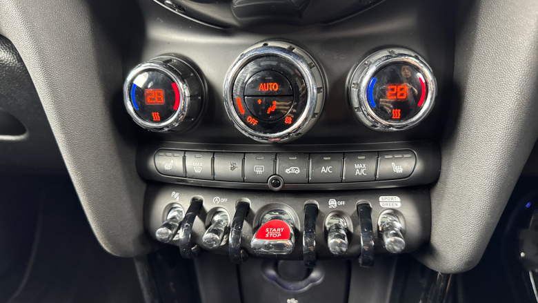 MINI Hatchback 1.5 Cooper Exclusive 5dr Auto Petrol Hatchback